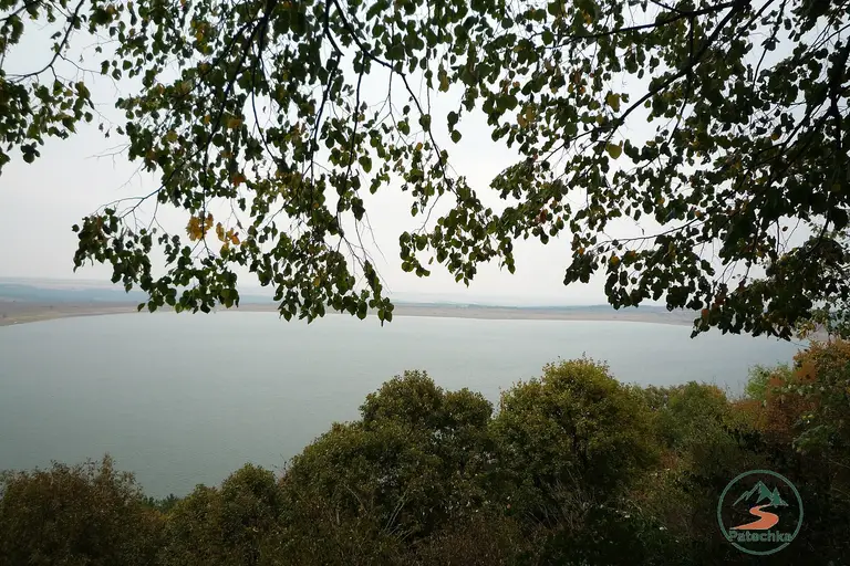 Рабишкото езеро (до пещера Магурата) – разход