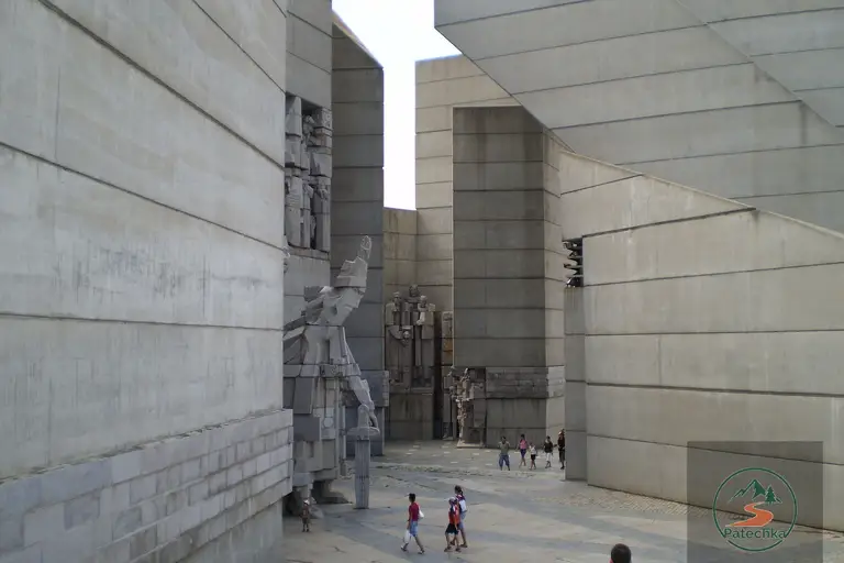 Паметник “Създатели на българската държава” –